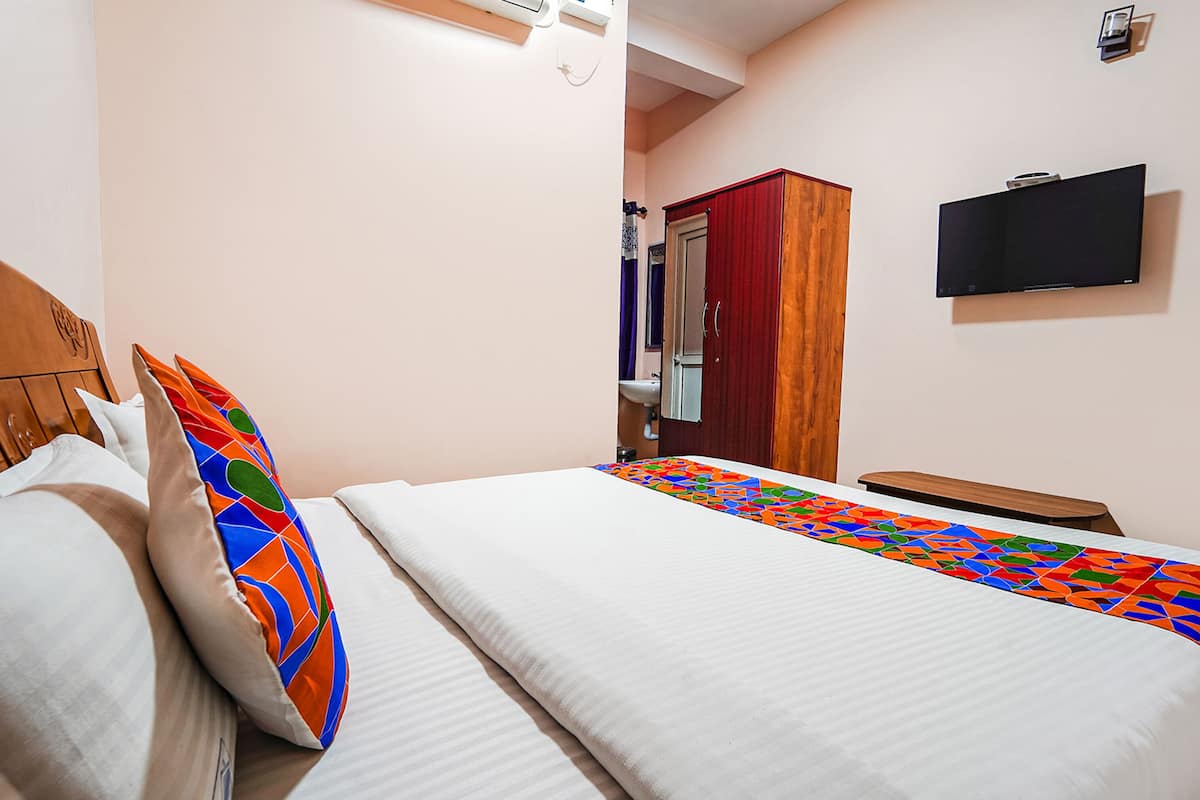 egyptian cotton sheets, premium bedding, in-room safe, soundproofing