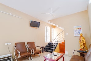 Lobby sitting area - Fabexpress Uv Residency (Coimbatore)