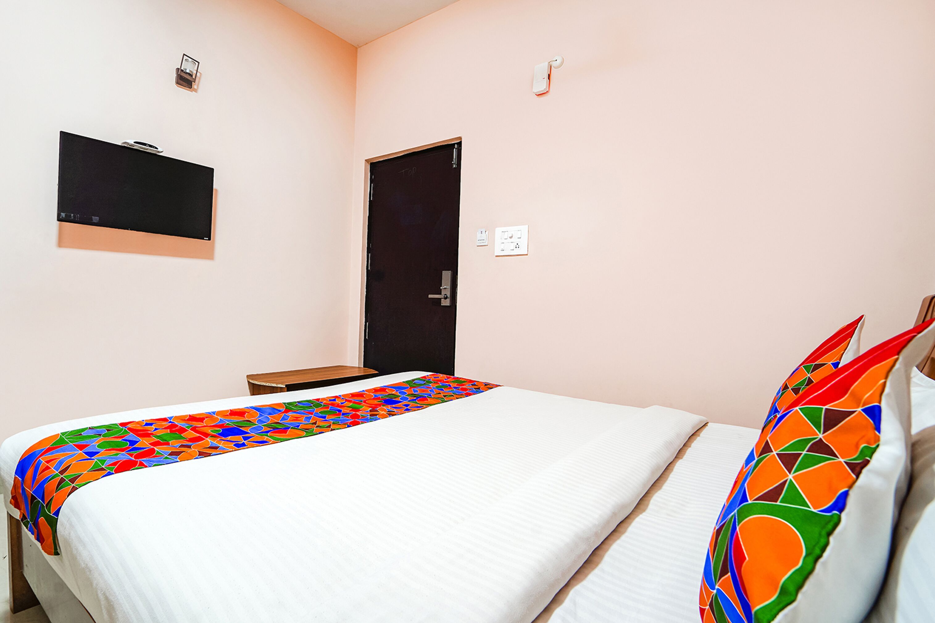 egyptian cotton sheets, premium bedding, in-room safe, soundproofing