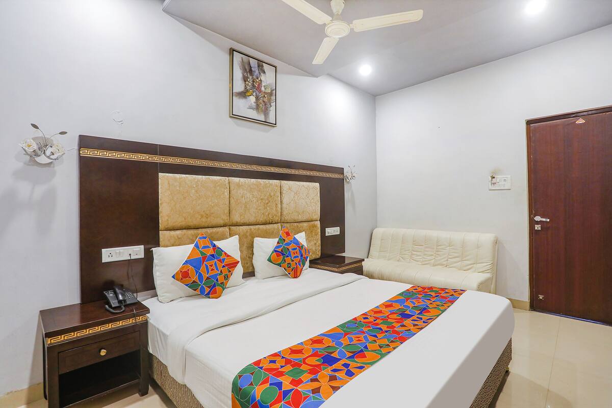 Egyptian cotton sheets, premium bedding, in-room safe, free WiFi