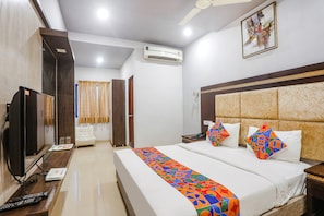 Egyptian cotton sheets, premium bedding, in-room safe, free WiFi