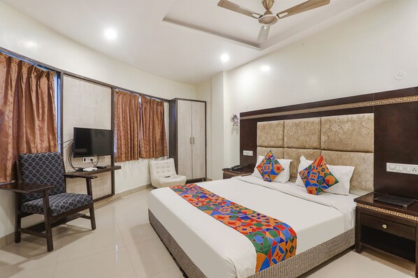 Egyptian cotton sheets, premium bedding, in-room safe, free WiFi