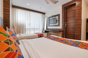 Egyptian cotton sheets, premium bedding, in-room safe, free WiFi