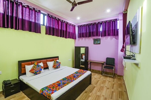 Egyptian cotton sheets, premium bedding, in-room safe, free WiFi