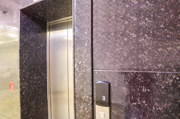 Elevator - Fabhotel Aman Sara (Lucknow)
