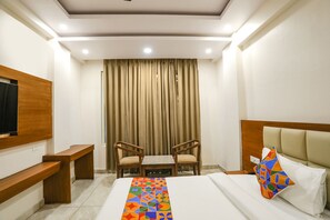 Egyptian cotton sheets, premium bedding, in-room safe, free WiFi - Fabhotel Aman Sara (Lucknow)