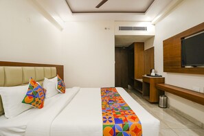 Egyptian cotton sheets, premium bedding, in-room safe, free WiFi - Fabhotel Aman Sara (Lucknow)