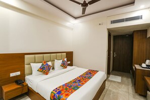 Egyptian cotton sheets, premium bedding, in-room safe, free WiFi - Fabhotel Aman Sara (Lucknow)