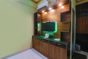 Egyptian cotton sheets, premium bedding, in-room safe, free WiFi - Fabhotel Ss Exotica (Patna)