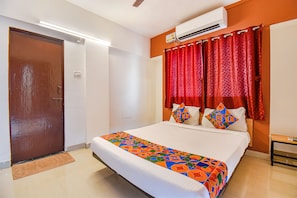 Deluxe Room | Egyptian cotton sheets, premium bedding, in-room safe, free WiFi