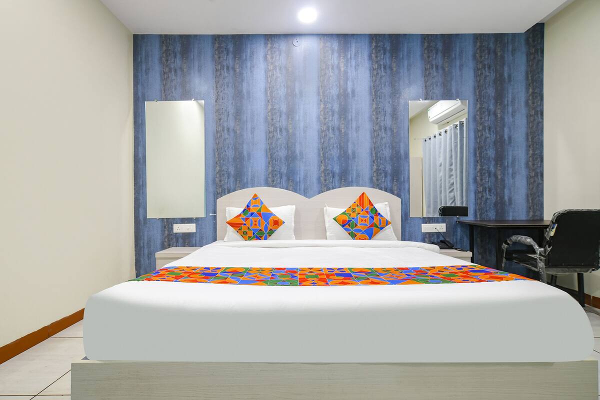 Egyptian cotton sheets, premium bedding, in-room safe, free WiFi