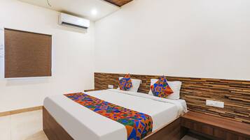 Deluxe Room | Egyptian cotton sheets, premium bedding, in-room safe, free WiFi