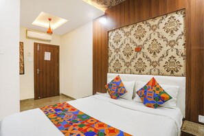 Egyptian cotton sheets, premium bedding, in-room safe, free WiFi - Fabexpress Jai Manglam Service Apartment (Nagpur)