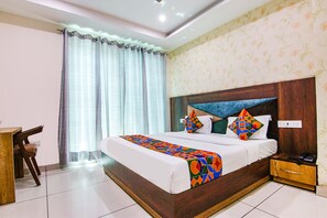 Egyptian cotton sheets, premium bedding, in-room safe, soundproofing