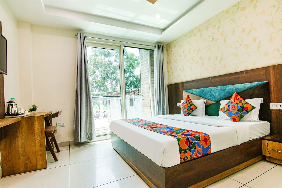 Deluxe Room | Egyptian cotton sheets, premium bedding, in-room safe, soundproofing