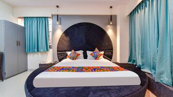 Egyptian cotton sheets, premium bedding, in-room safe, free WiFi