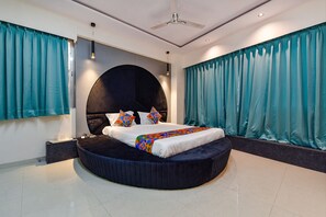 Egyptian cotton sheets, premium bedding, in-room safe, free WiFi - Fabhotel Sky Palace (Surat)