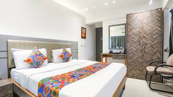 Deluxe Double or Twin Room | Egyptian cotton sheets, premium bedding, in-room safe, desk