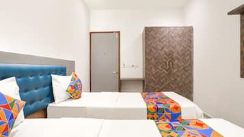 Egyptian cotton sheets, premium bedding, in-room safe, desk