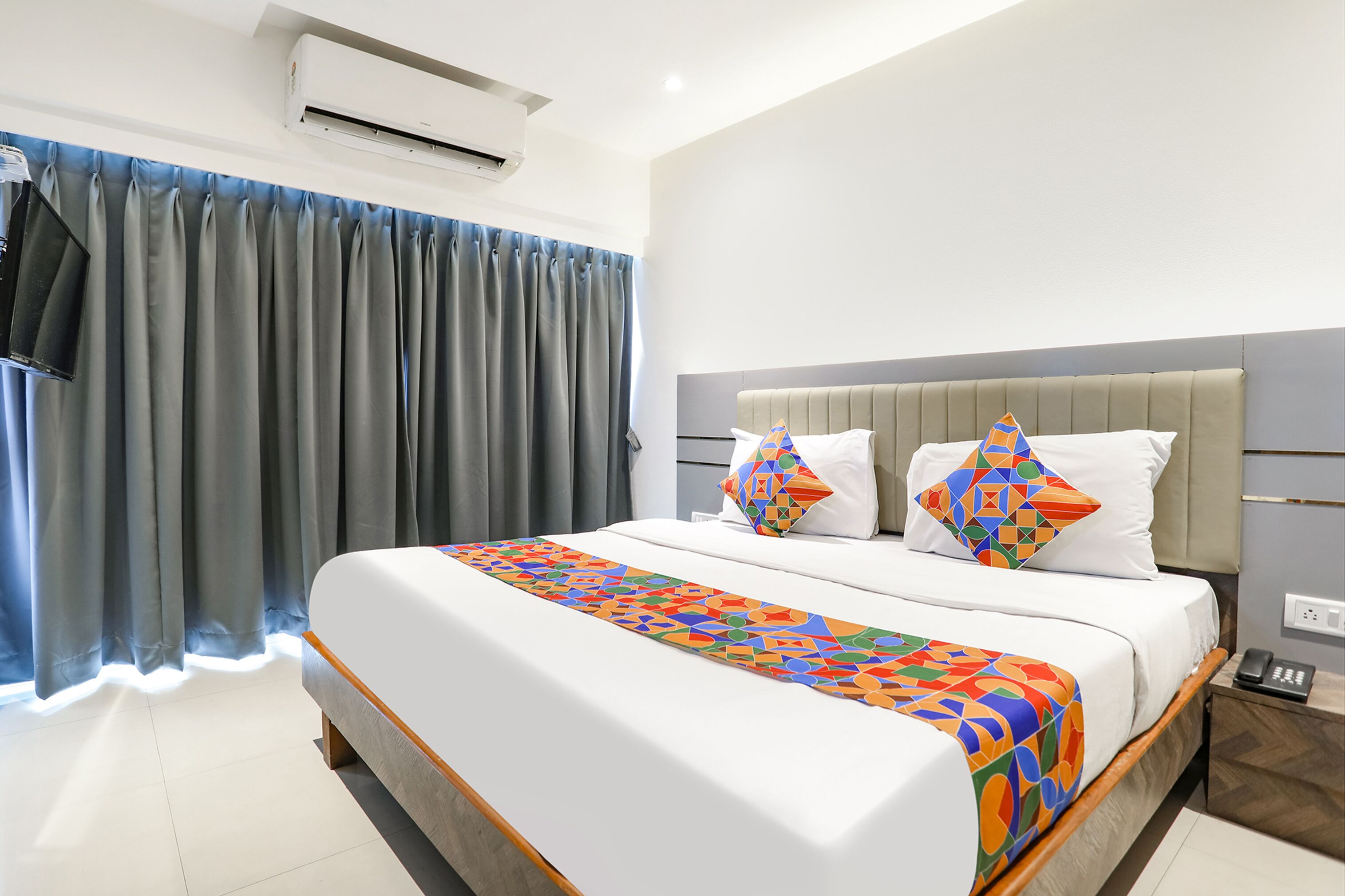 Deluxe Double or Twin Room | Egyptian cotton sheets, premium bedding, in-room safe, desk