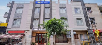 FabHotel Comfort Stay Vaishali - 300m from Chandra Laxmi Hospital, Ghaziyabad Ghaziabad