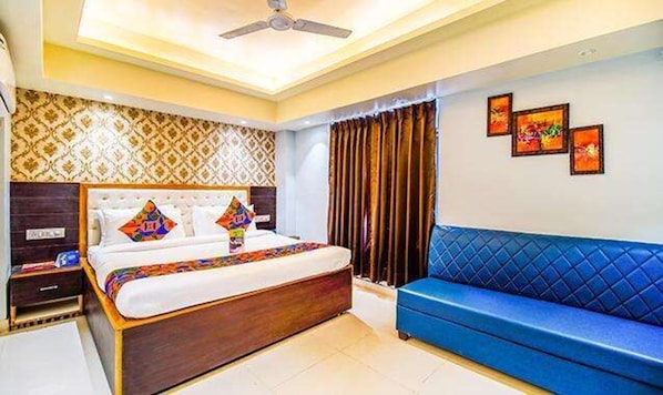 Egyptian cotton sheets, premium bedding, in-room safe, free WiFi