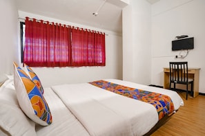 Egyptian cotton sheets, premium bedding, in-room safe, free WiFi