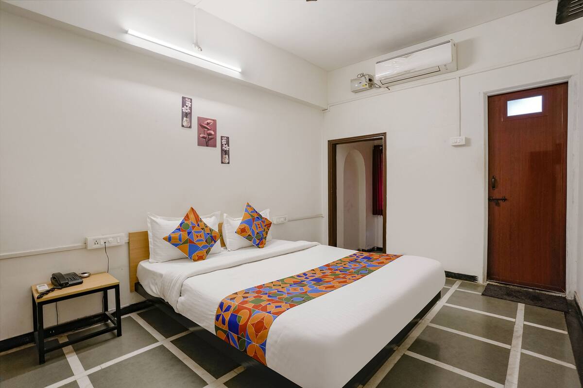 Egyptian cotton sheets, premium bedding, in-room safe, free WiFi