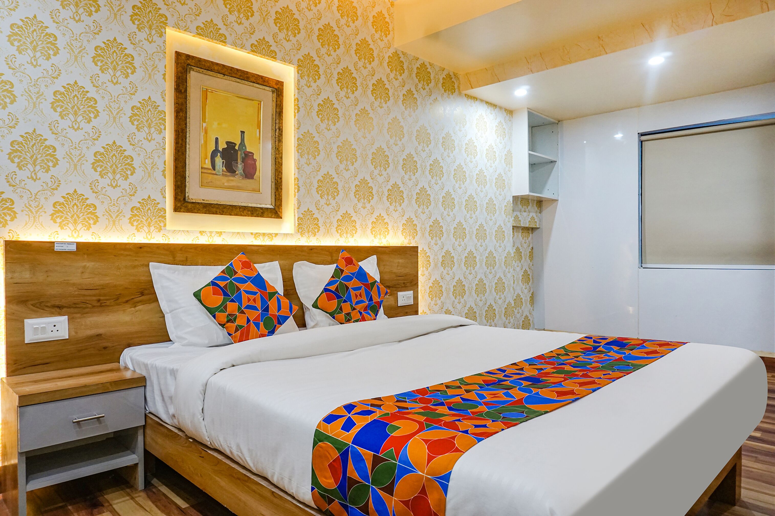 Egyptian cotton sheets, premium bedding, in-room safe, free WiFi