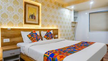 Egyptian cotton sheets, premium bedding, in-room safe, free WiFi