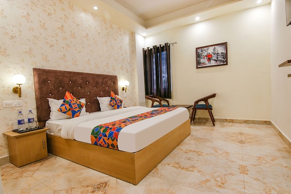 Egyptian cotton sheets, premium bedding, in-room safe, free WiFi