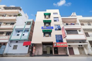 A multi-story building with a 'fabHOTELS' sign on the facade. - Fabexpress Kanha Dham (Kanpur)