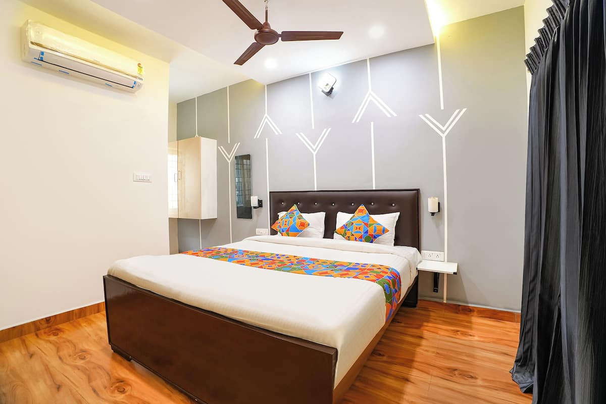 Deluxe Room | Egyptian cotton sheets, premium bedding, in-room safe, WiFi (free)