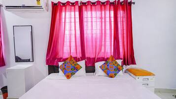 Deluxe Room | Egyptian cotton sheets, premium bedding, in-room safe, free WiFi