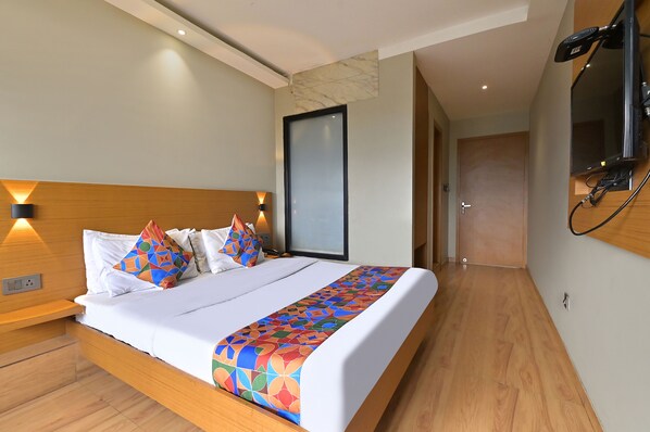 1 bedroom, Egyptian cotton sheets, premium bedding, in-room safe