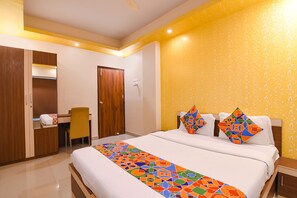 Egyptian cotton sheets, premium bedding, in-room safe, free WiFi - Fabhotel Comfort N Cozy (Barasat)