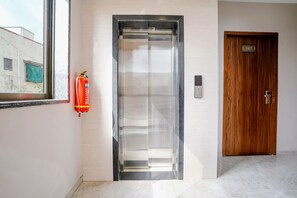 Lift - Fabhotel Swaraj (Palghar)