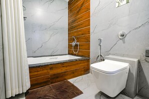 Deluxe Room | Bathroom | Shower, rainfall showerhead, free toiletries, towels - Fabhotel Swaraj (Palghar)