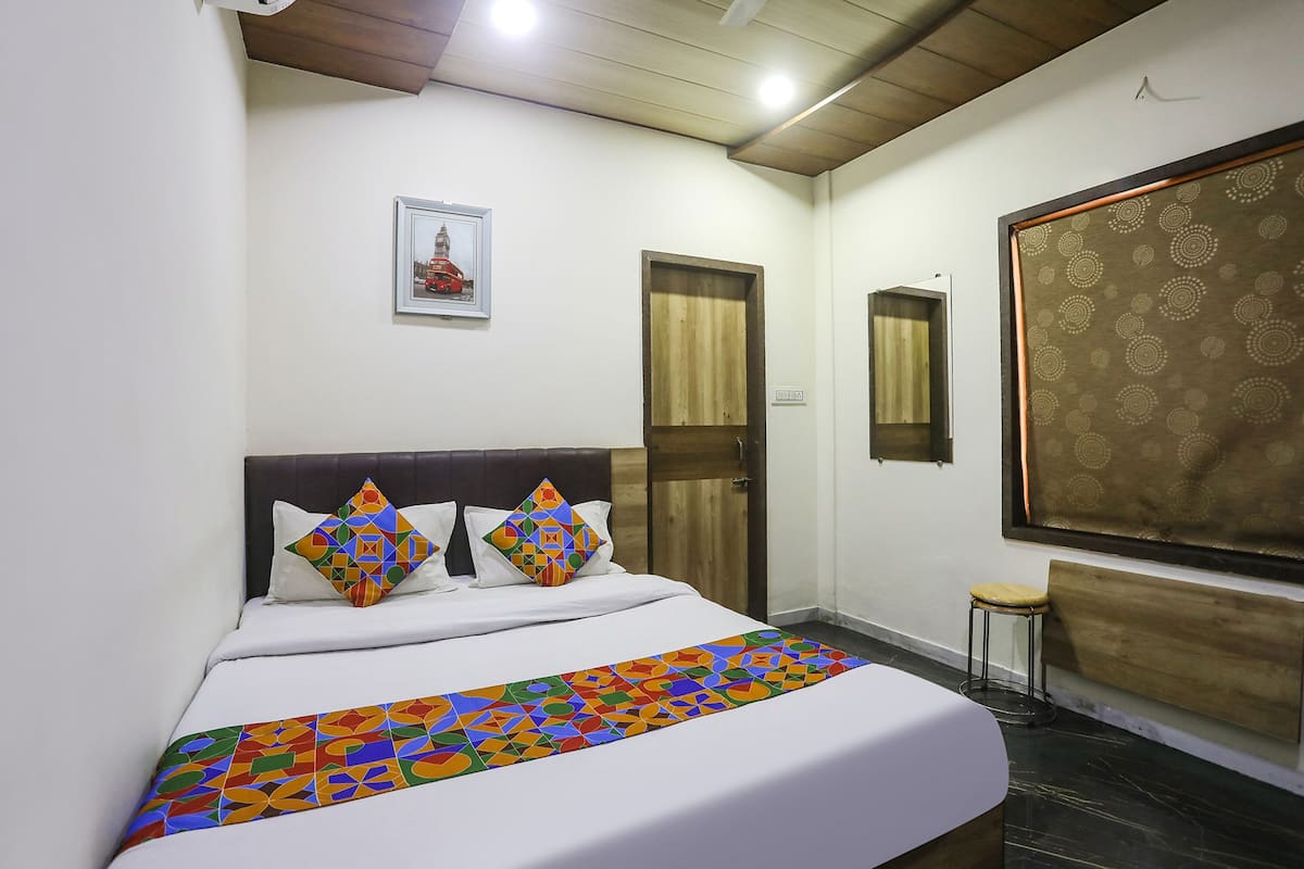 Deluxe Room | Egyptian cotton sheets, premium bedding, in-room safe, soundproofing