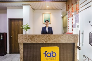 Reception - Fabhotel Vedanta Inn (Nagpur)