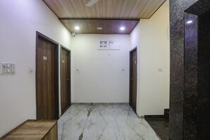 Lobby - Fabhotel Vedanta Inn (Nagpur)