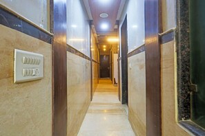 Lobby - FabHotel Gera’s (New Delhi)