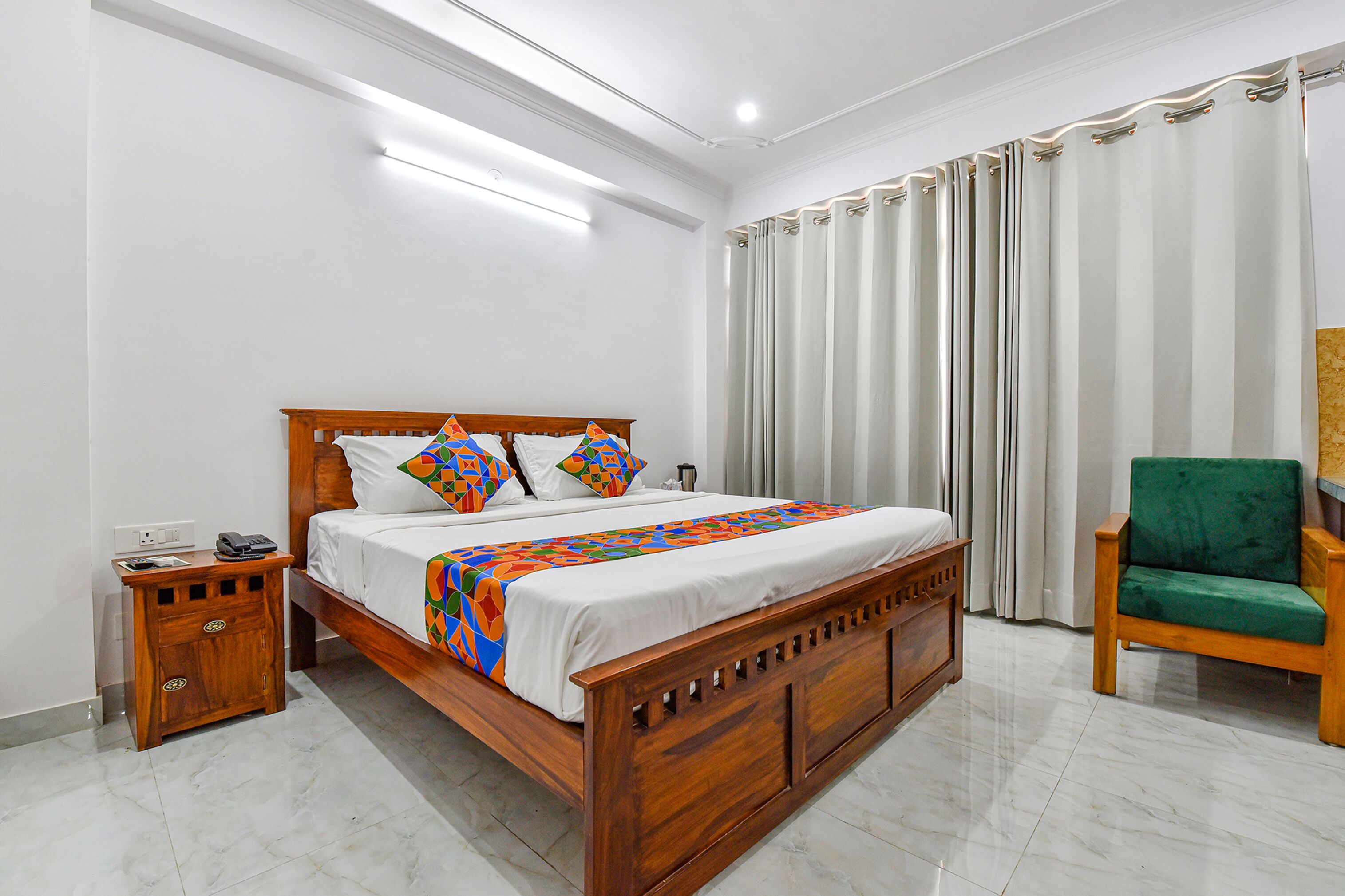Egyptian cotton sheets, premium bedding, in-room safe, WiFi (free)