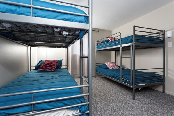 3 bedrooms, iron/ironing board, WiFi, bed sheets