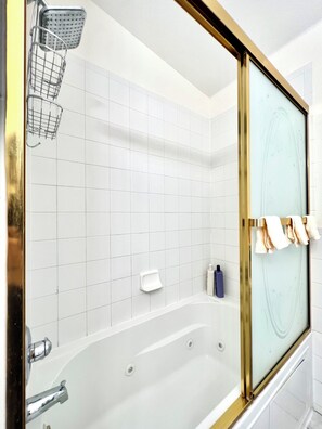 Handtücher, Seife, Toilettenpapier