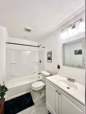 Handtücher, Seife, Toilettenpapier