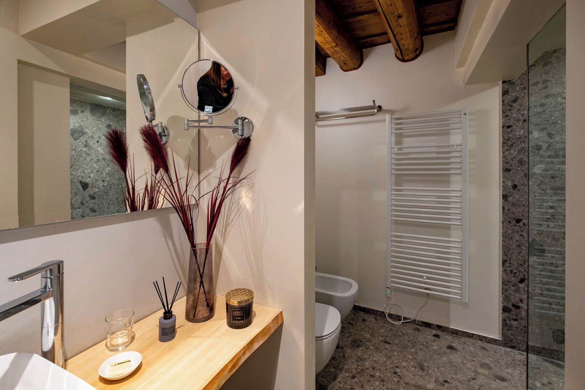 Departamento Elite, 1 habitación, para no fumadores, baño privado | Baño | Regadera, regadera tipo lluvia, amenidades de baño gratuitas 