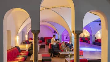 2 bars/lounges, beach bar