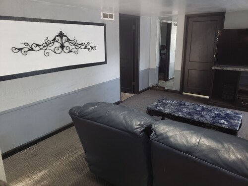 Cozy Upper Apartment at Hiawatha House near Pipestone National Monument