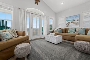 TV - Sea-Jay: Bch Home, 150FT 2 Bch, Comm Pool, Bch Gear, FREE Activities, + More! (Panama City Beach)
